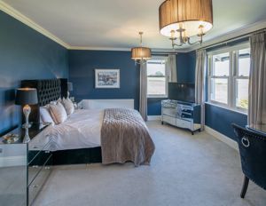 Principal bedroom- click for photo gallery